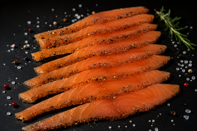 Saumon gravlax aux cinq baies, 8 émincés